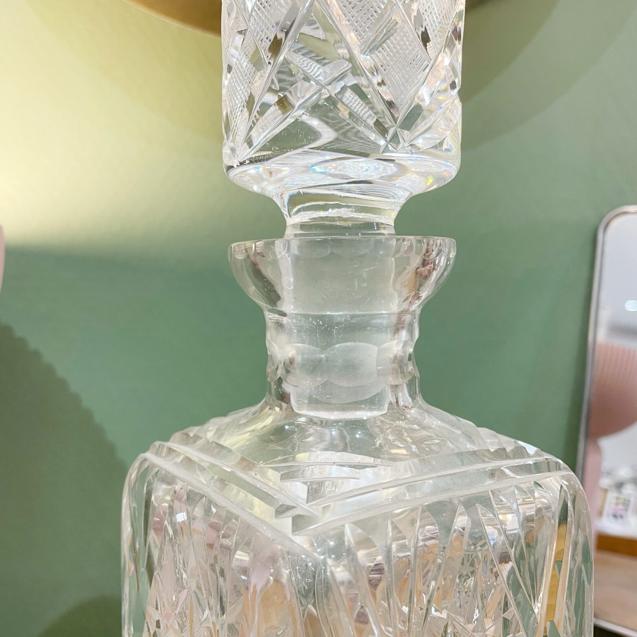 La carafe en cristal ciselé