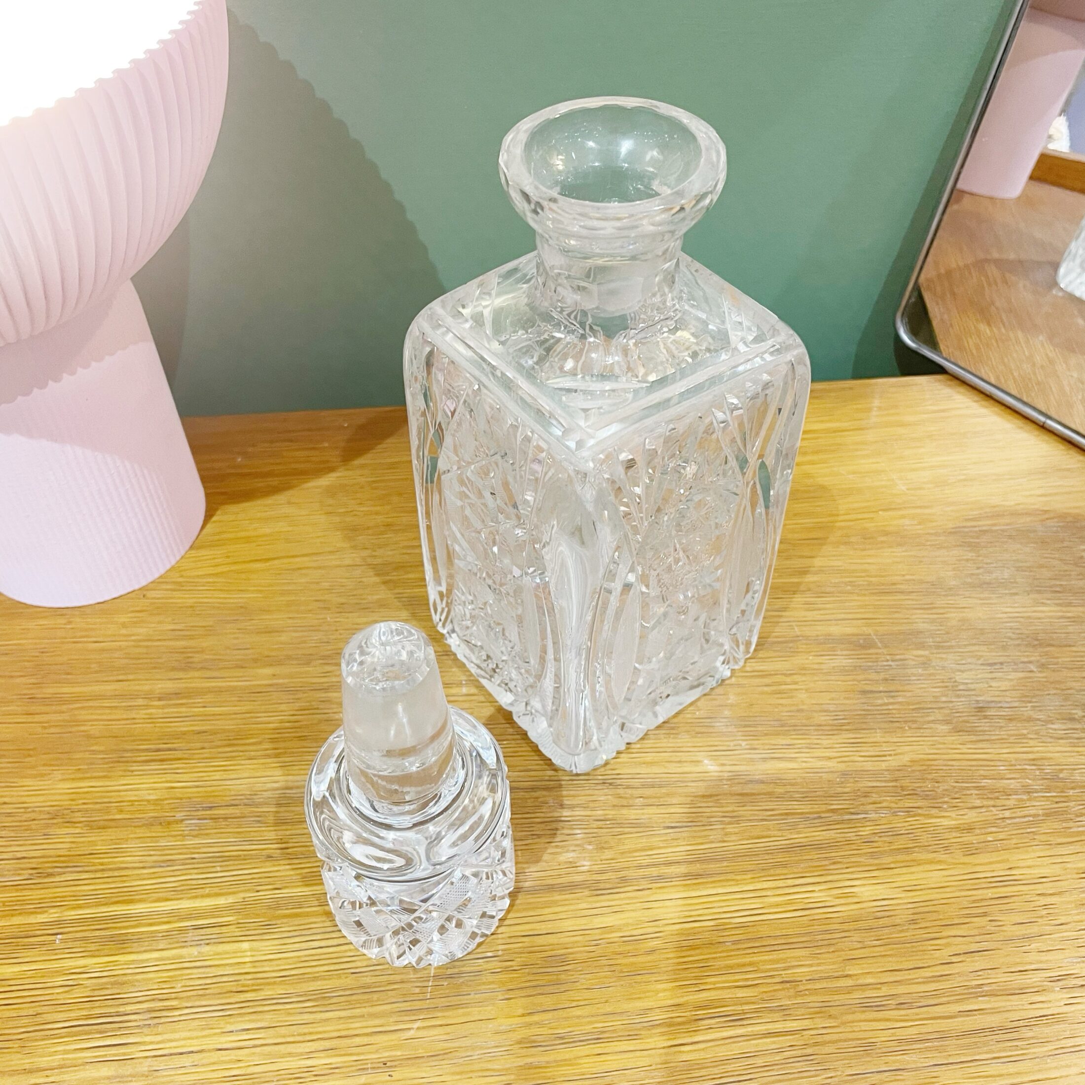 La carafe en cristal ciselé