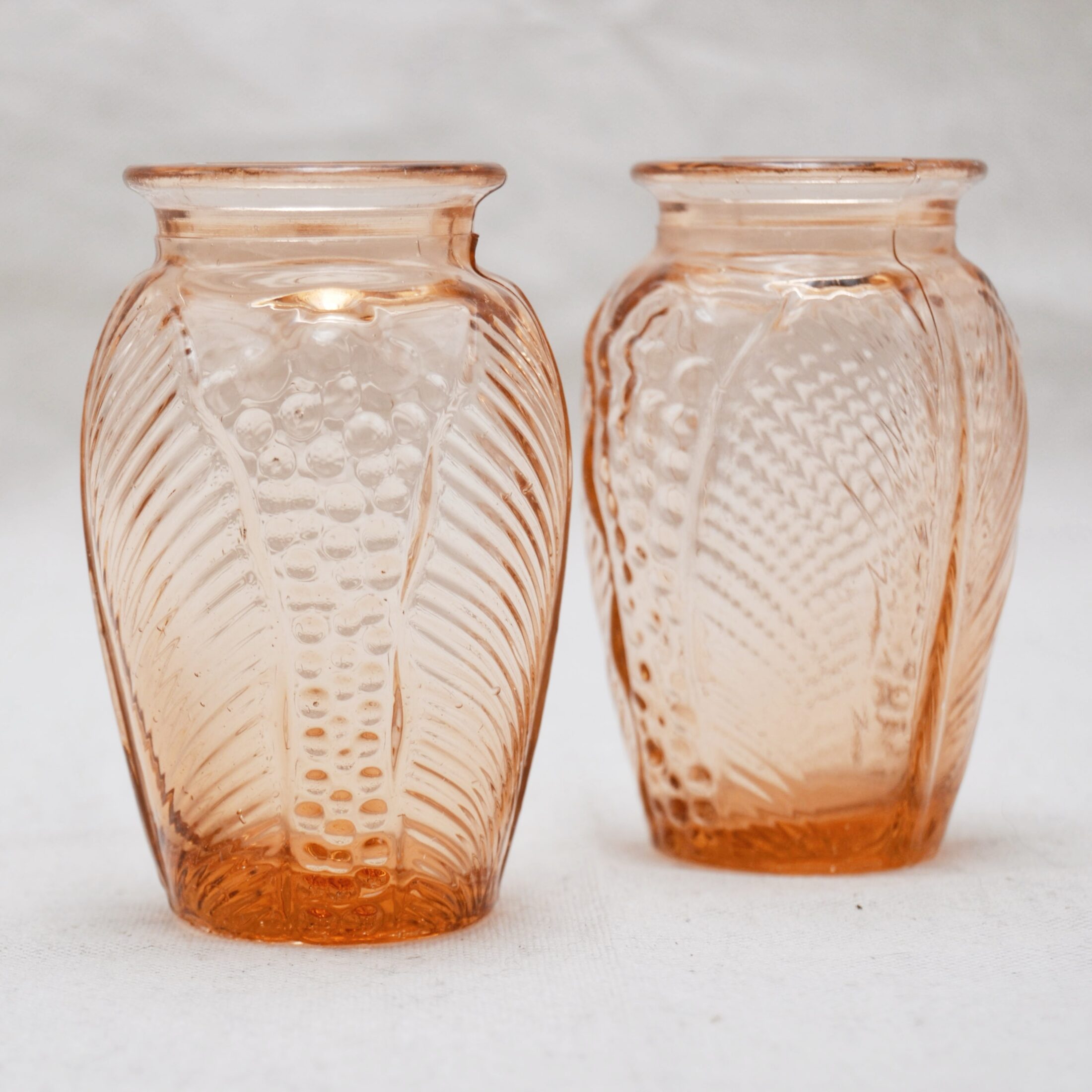 Les mini vases roses