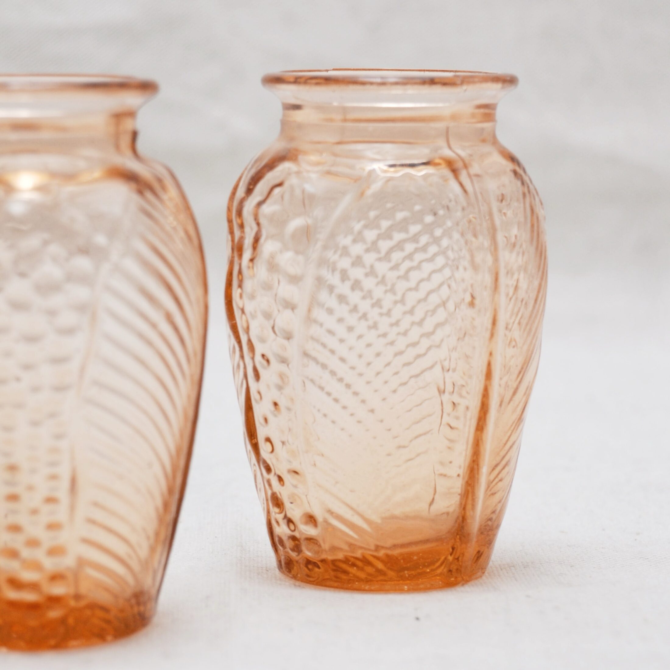 Les mini vases roses