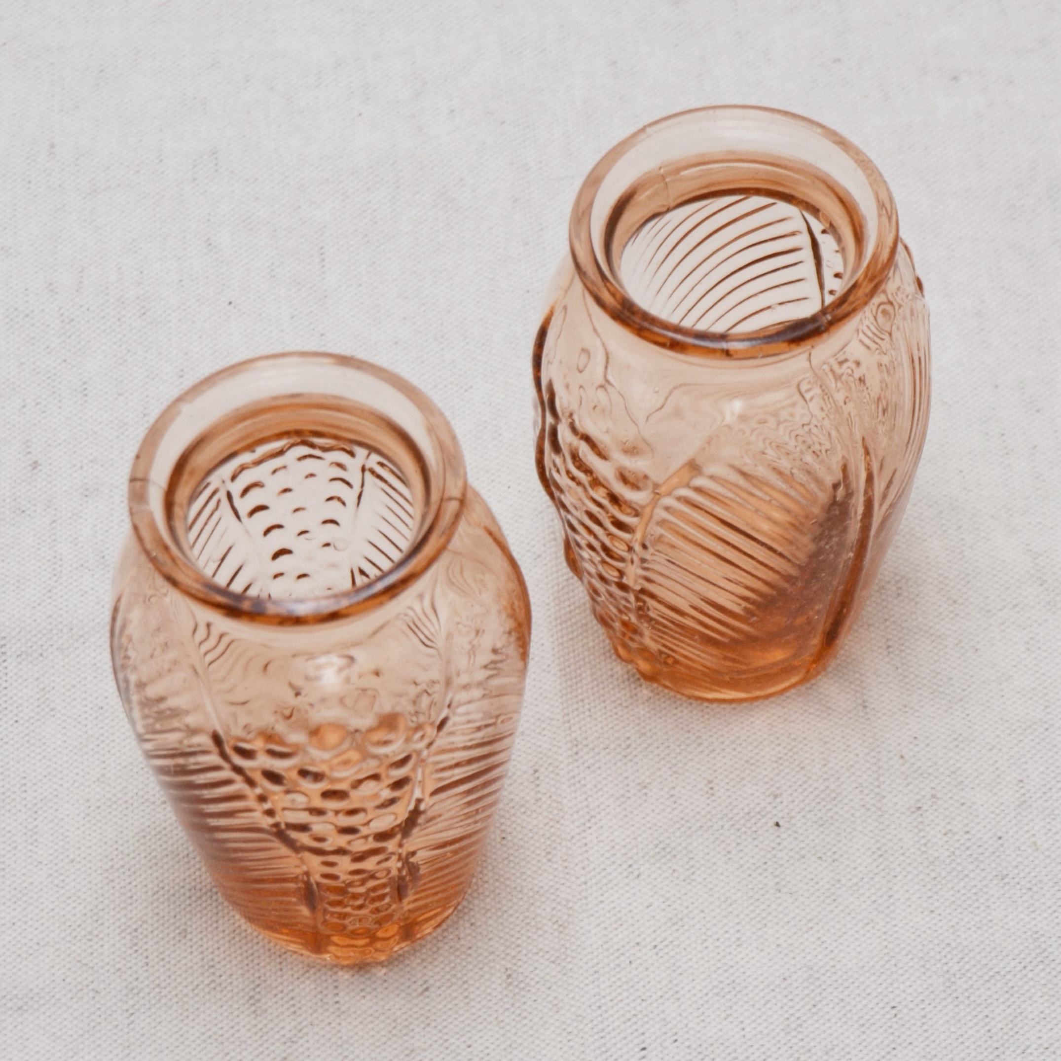 Les mini vases roses