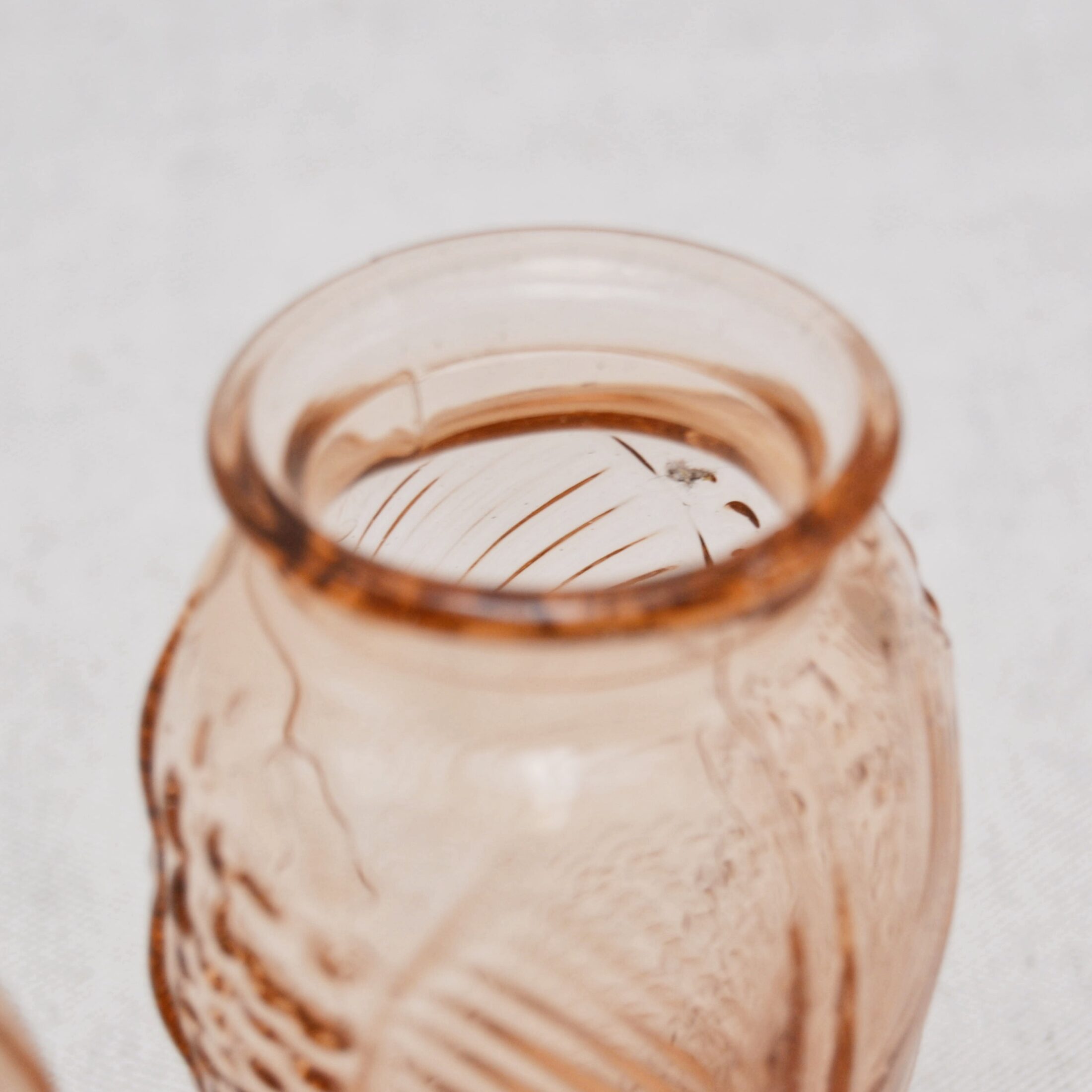 Les mini vases roses