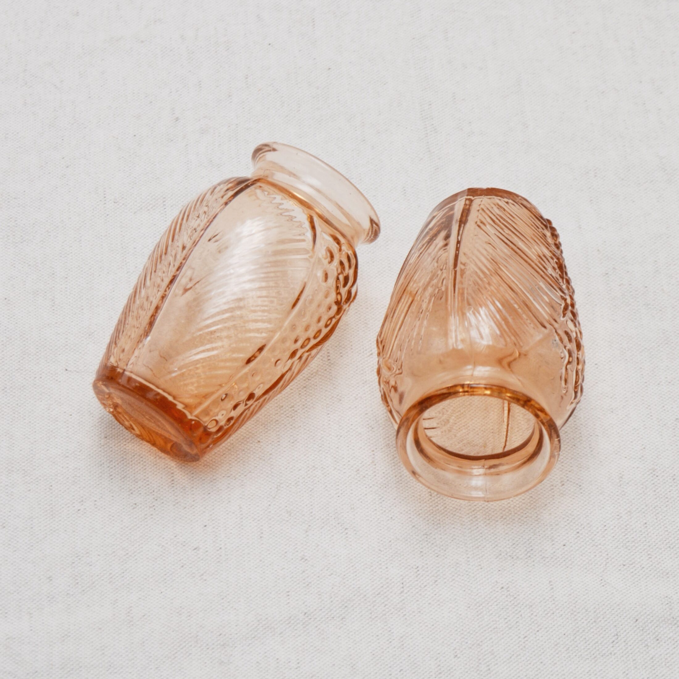 Les mini vases roses