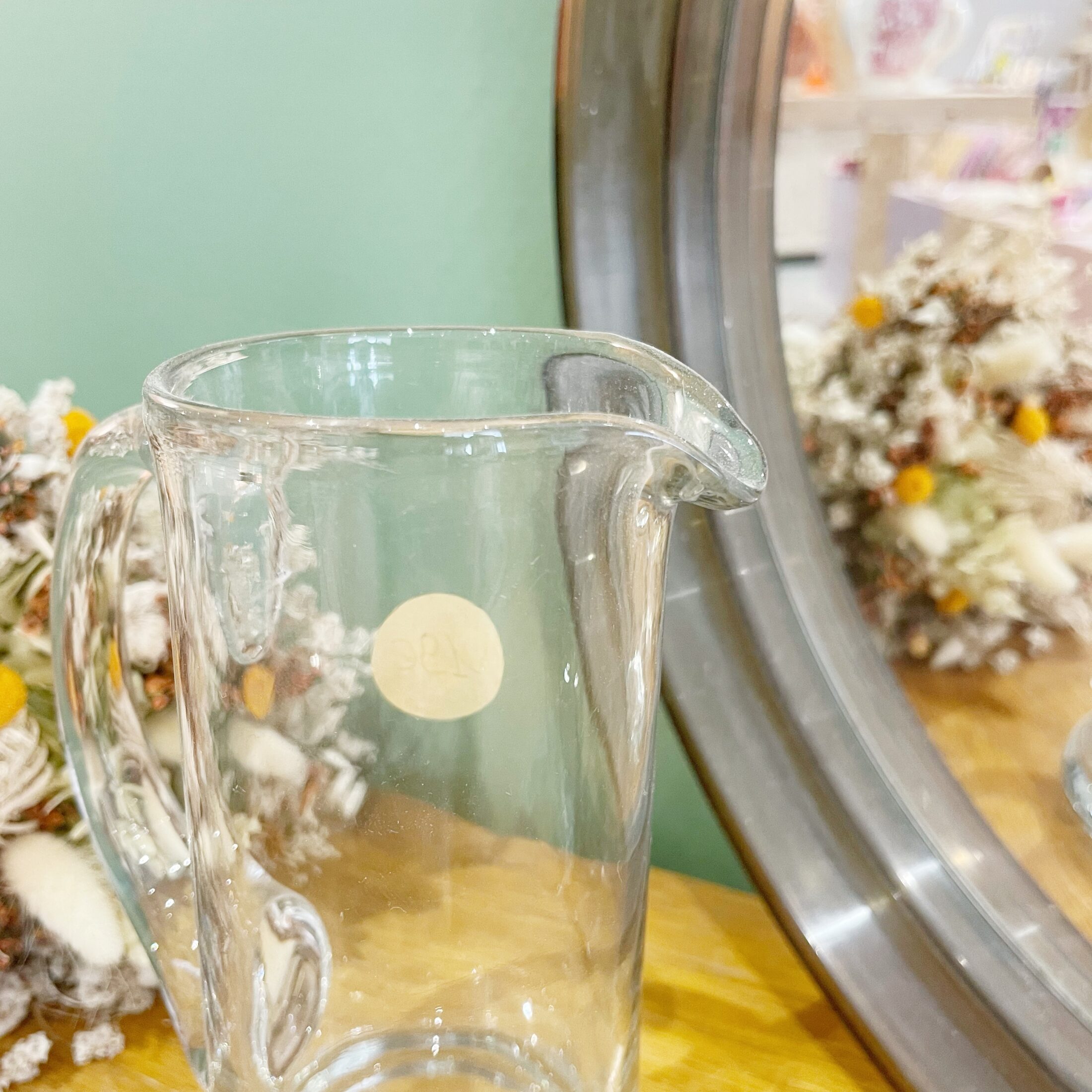 Le petit pichet à fond évasé