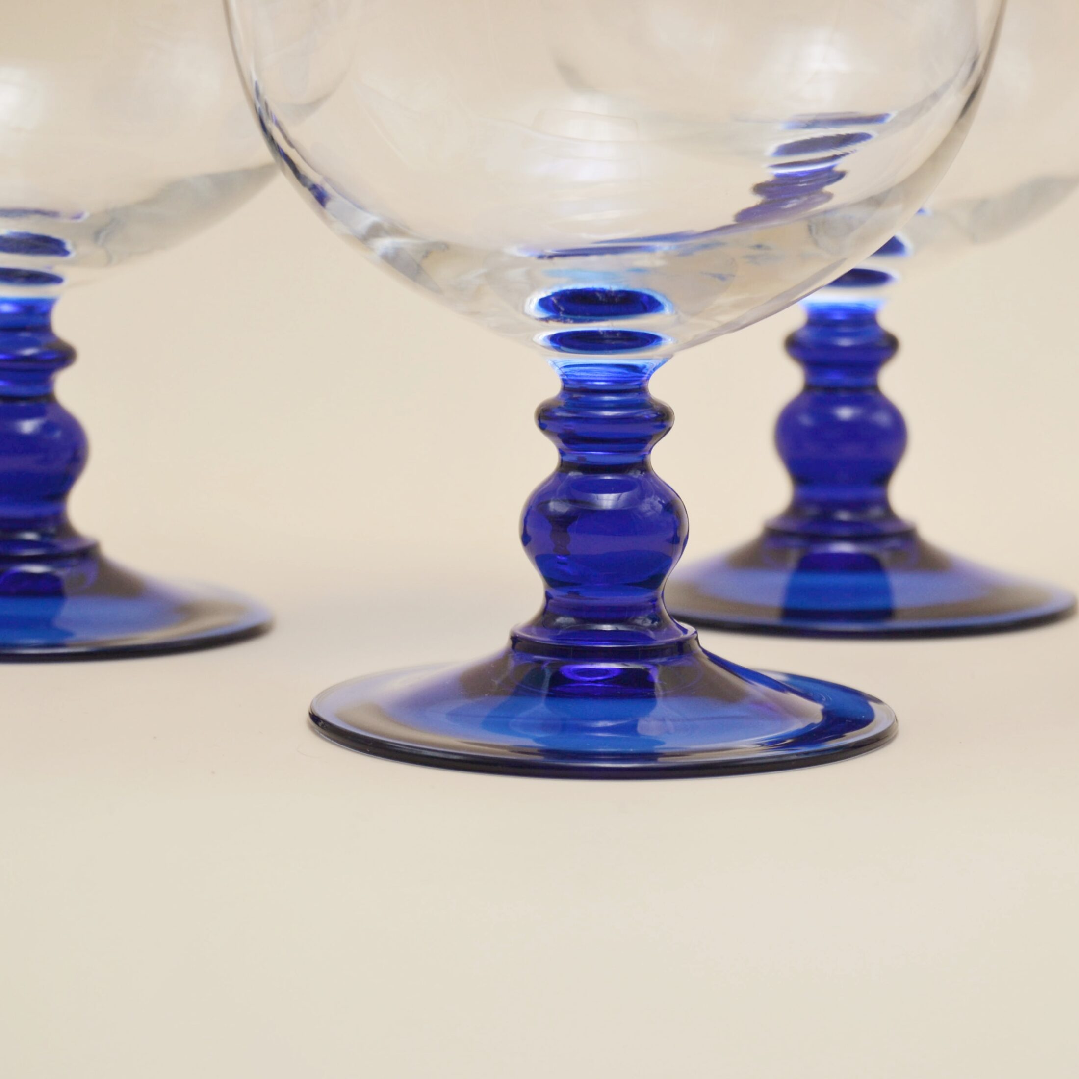 Les coupes à pieds bleus