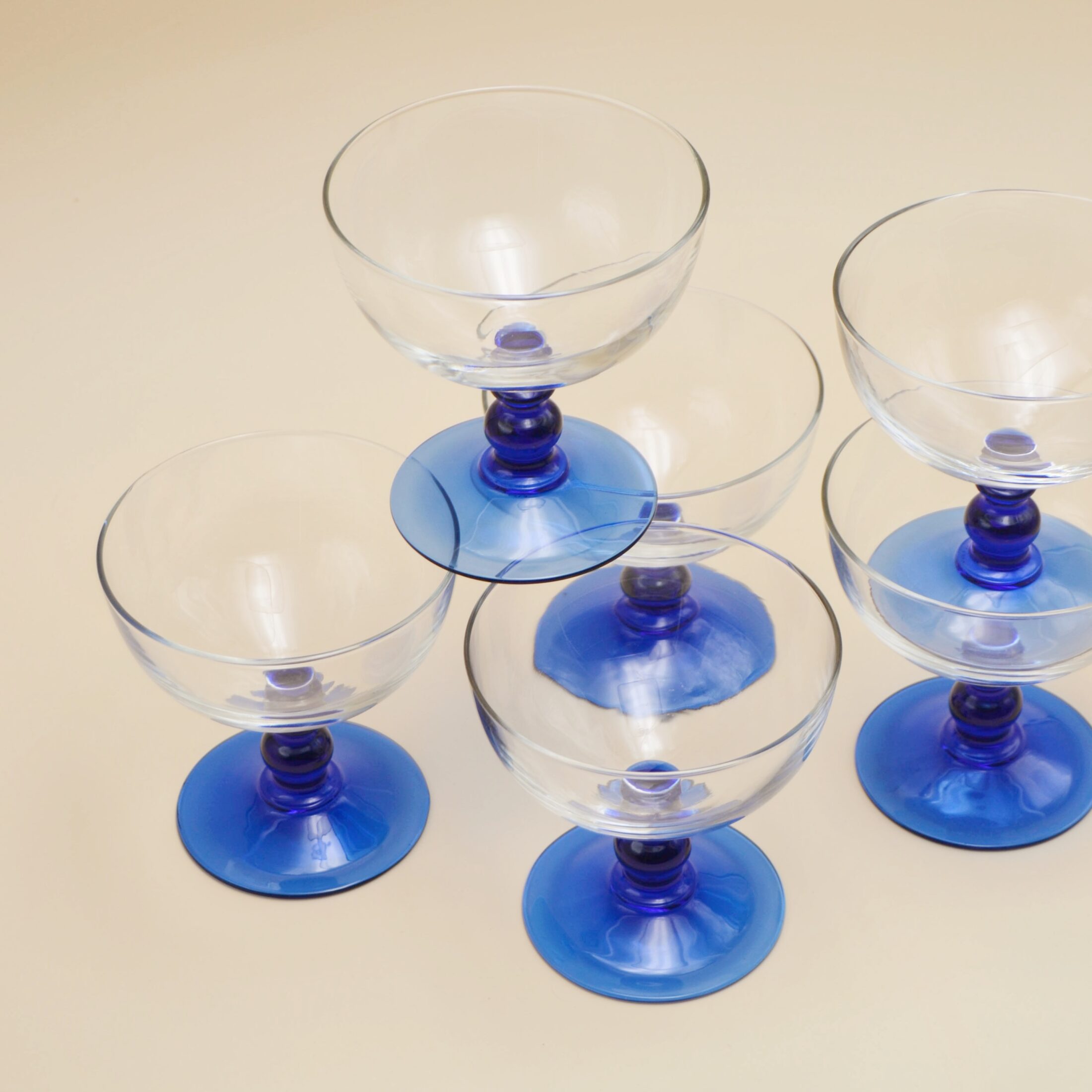 Les coupes à pieds bleus