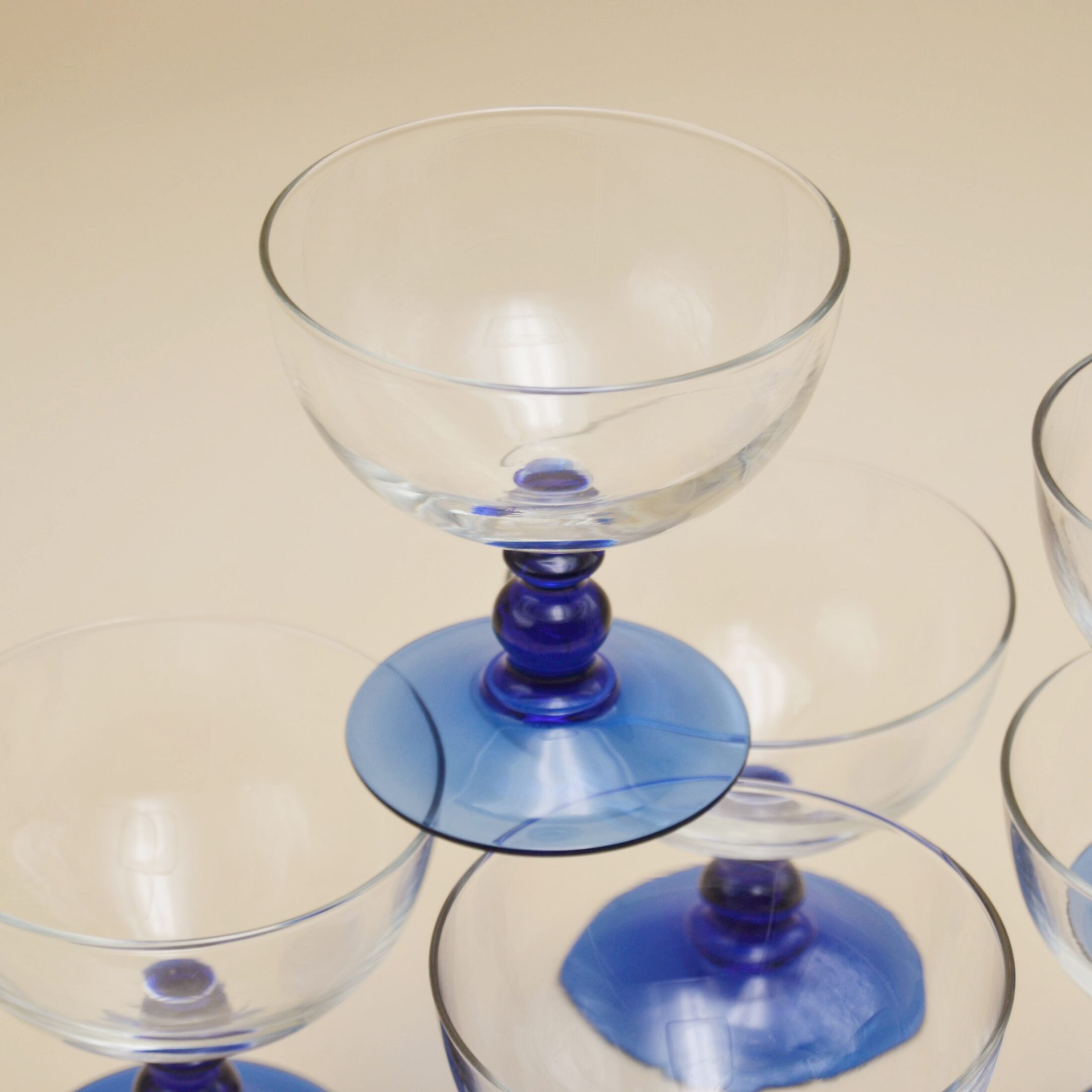 Les coupes à pieds bleus