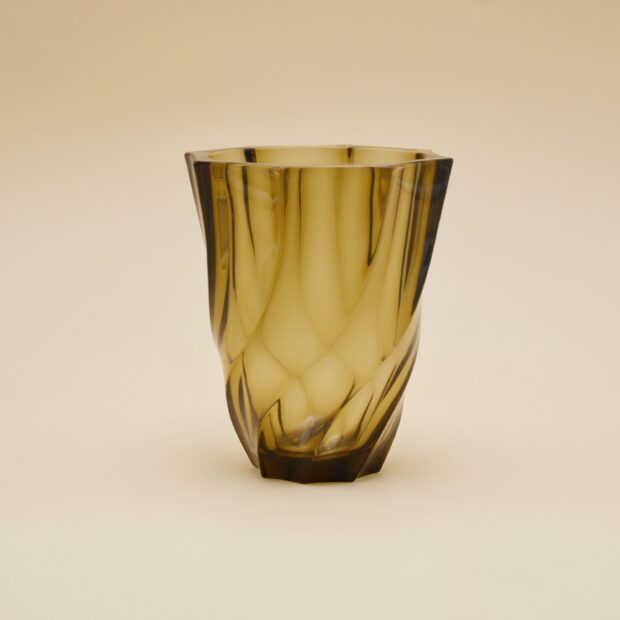 Le vase en verre fumé