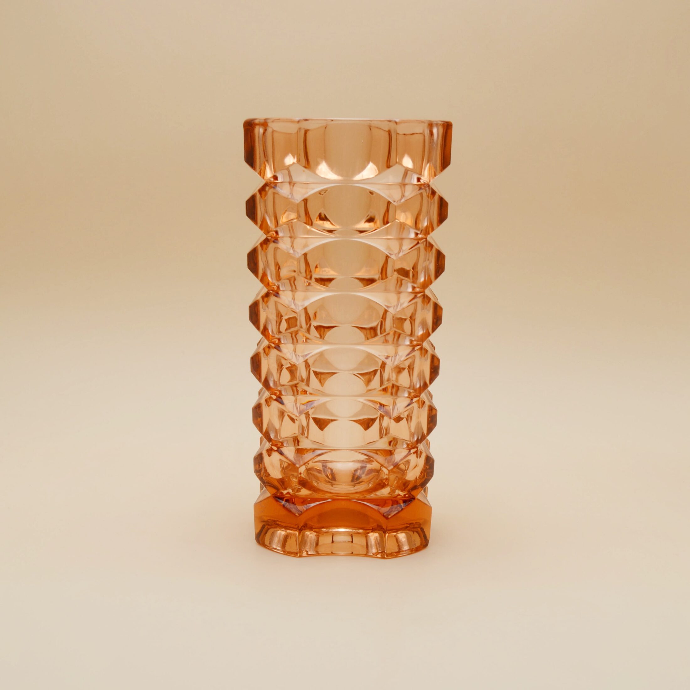 Le grand vase carré rose