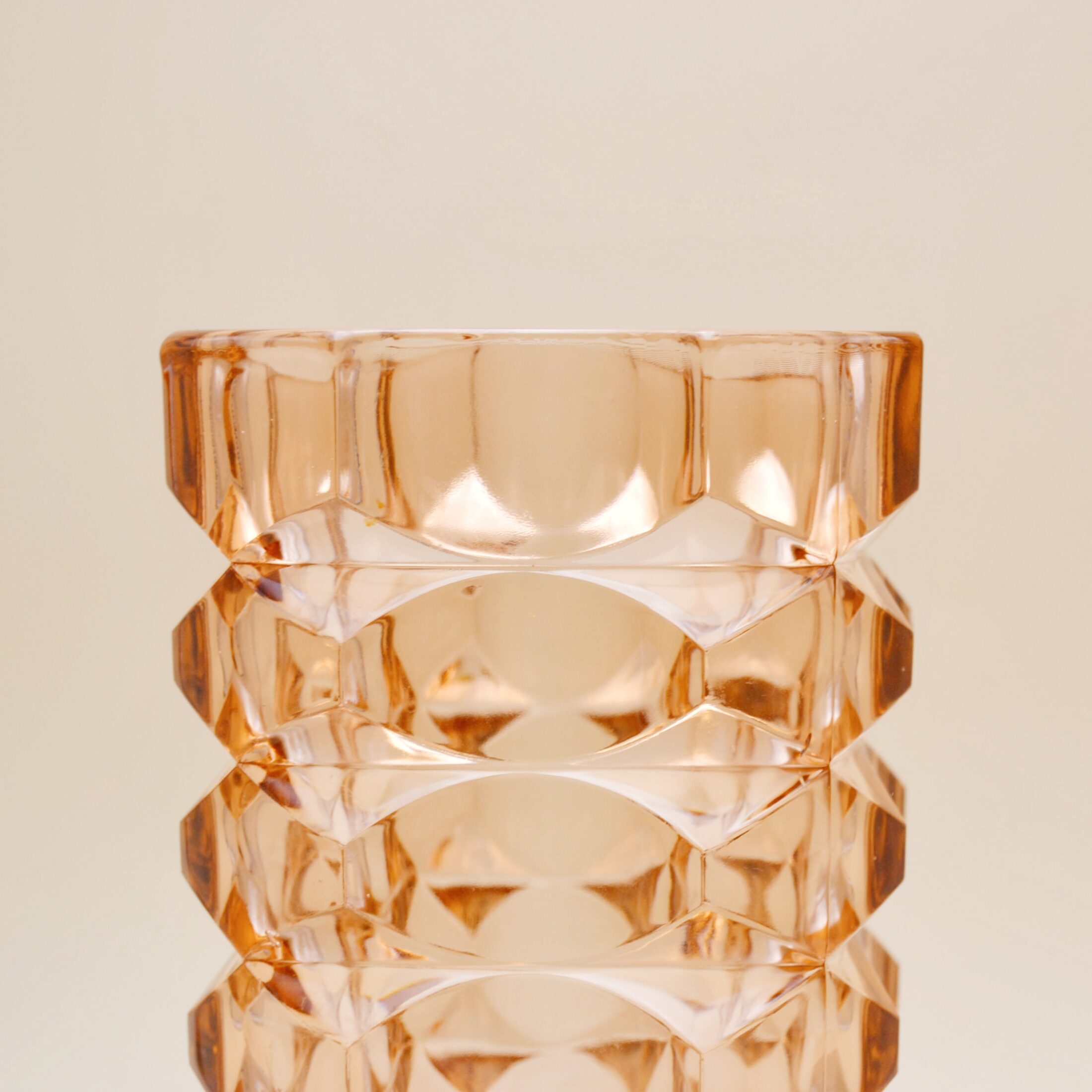 Le grand vase carré rose