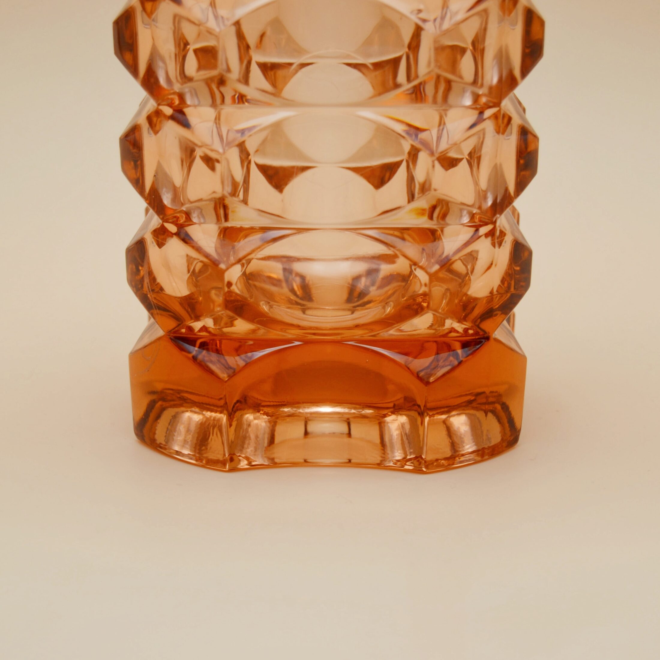 Le grand vase carré rose