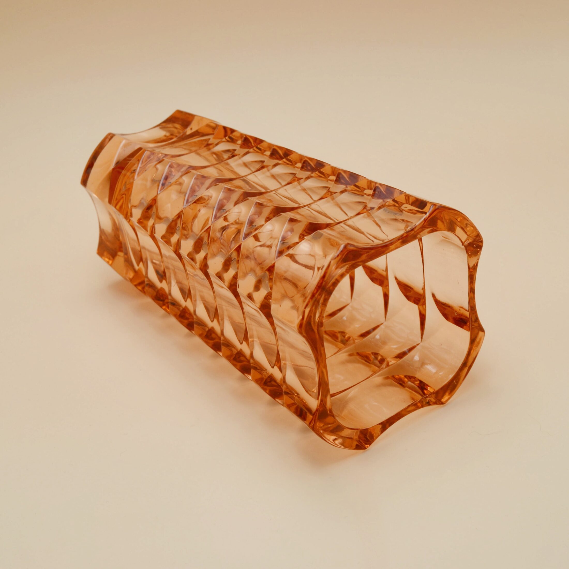 Le grand vase carré rose