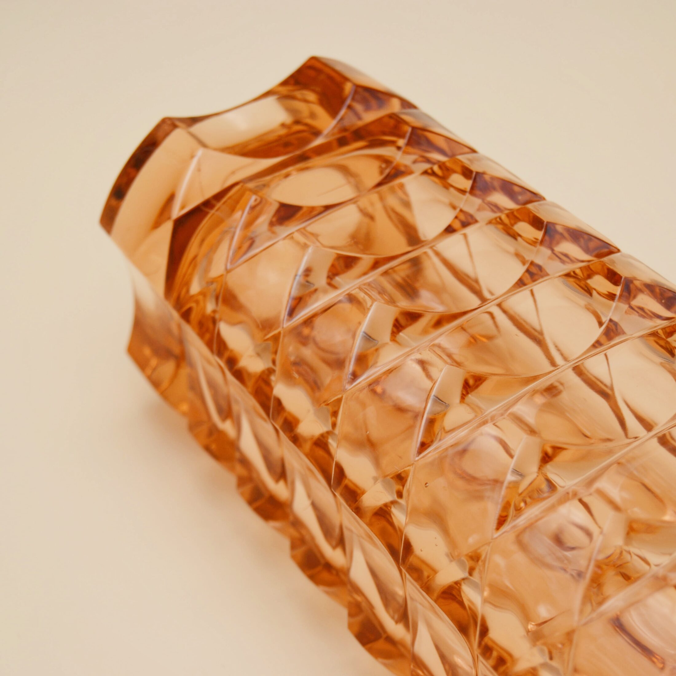 Le grand vase carré rose