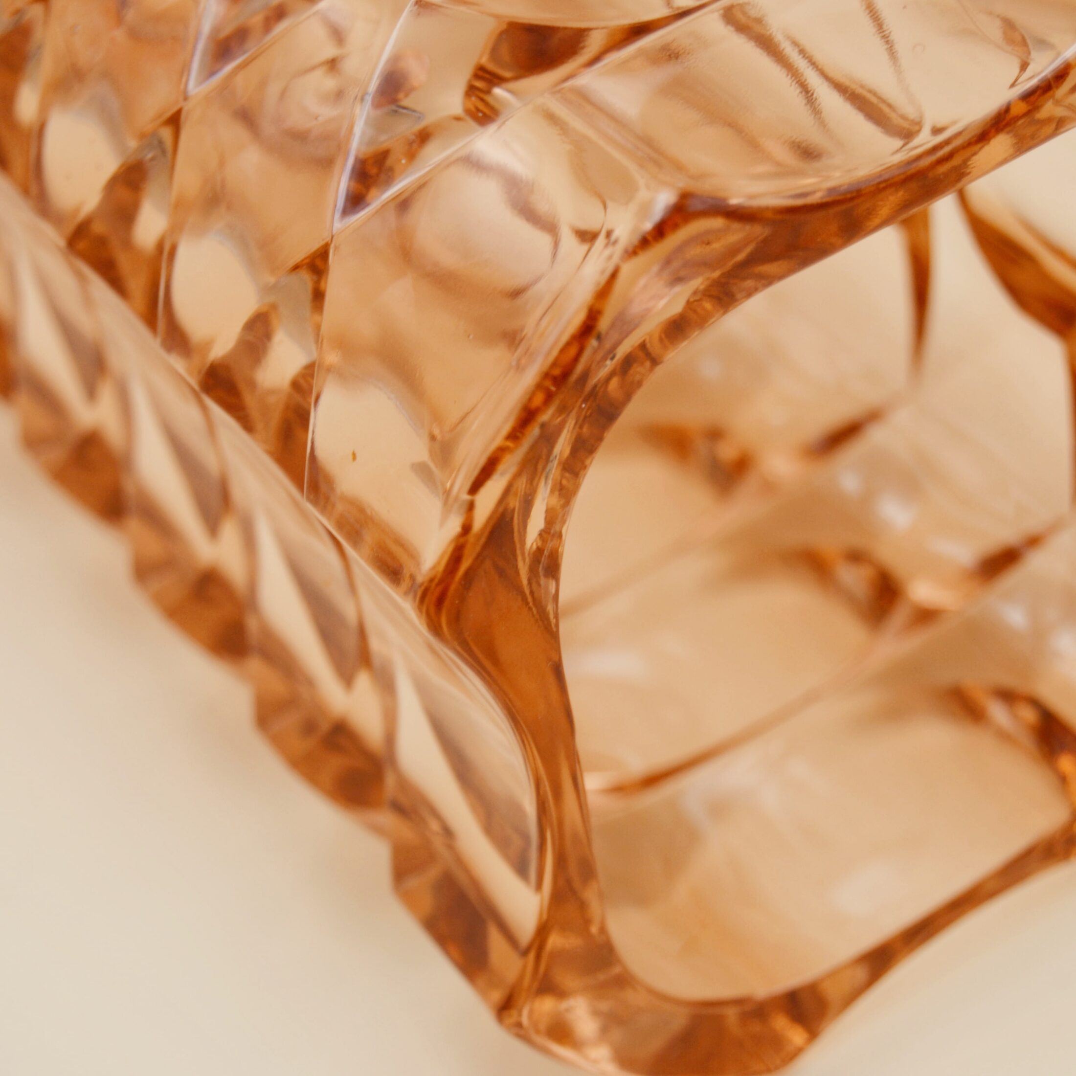 Le grand vase carré rose