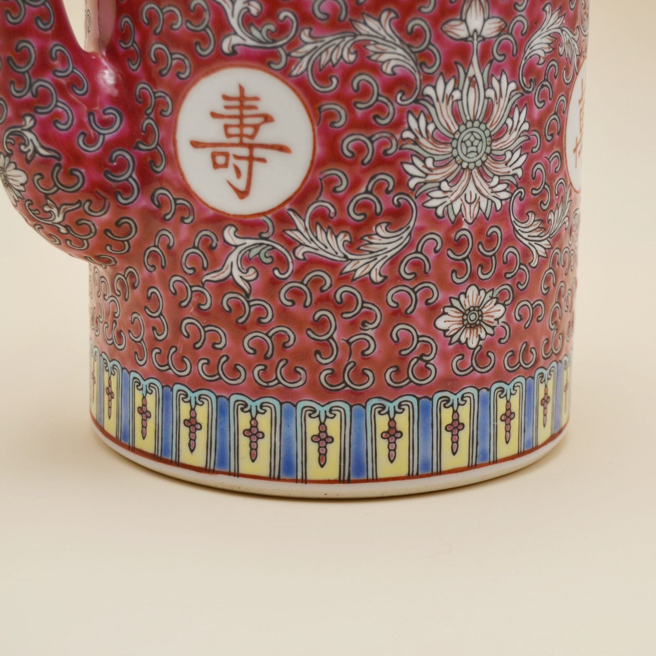 La théière chinoise cloisonnée