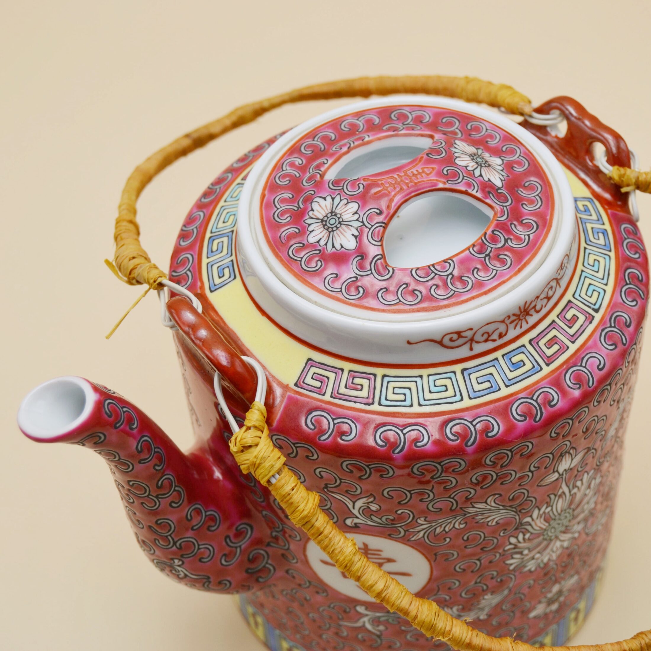 La théière chinoise cloisonnée