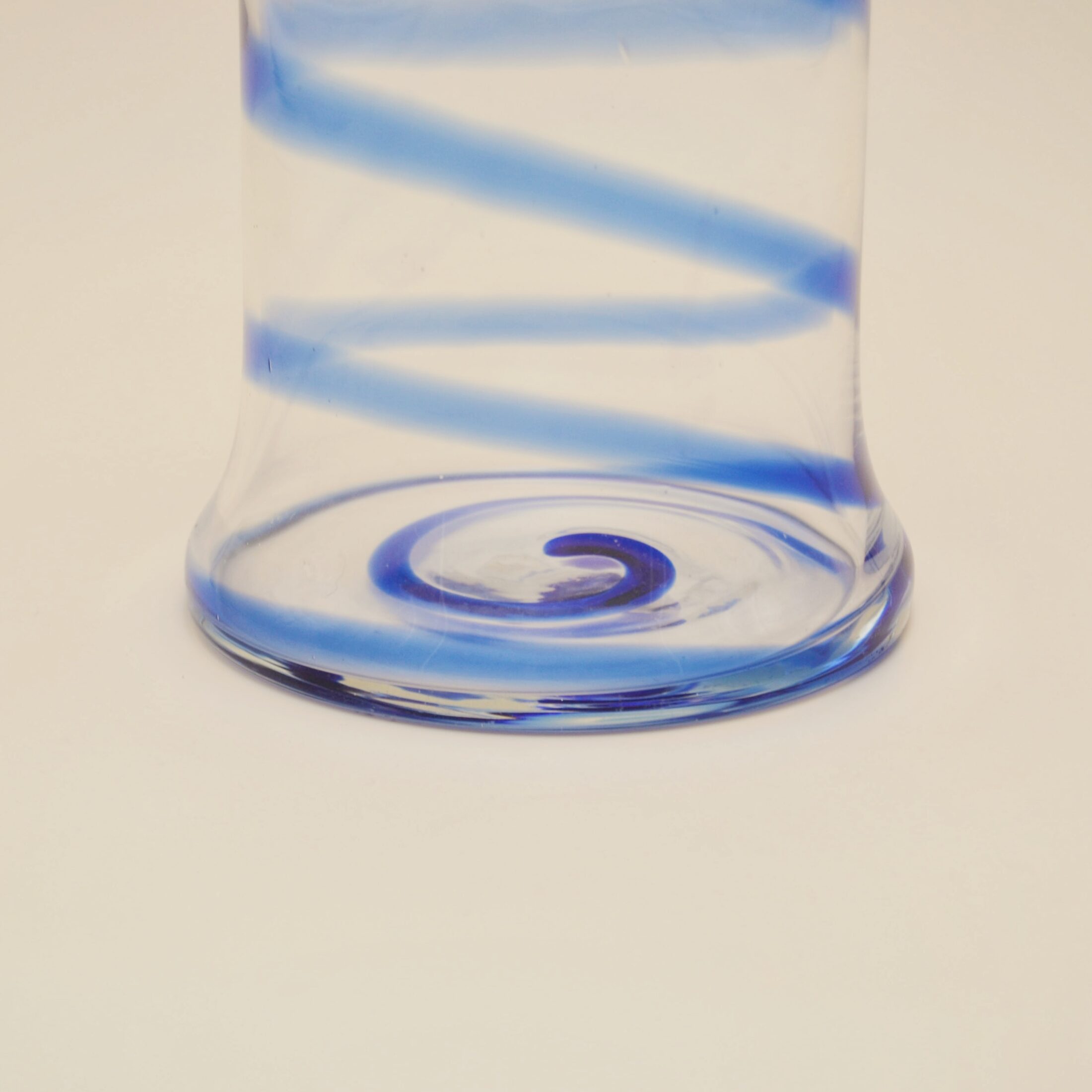 Le vase tourbillon bleu