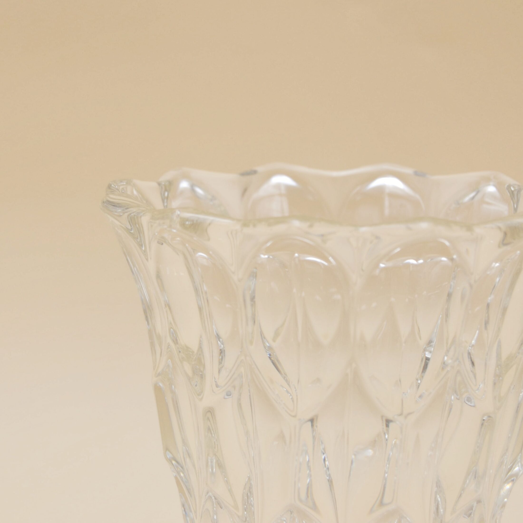 Le vase large taillé