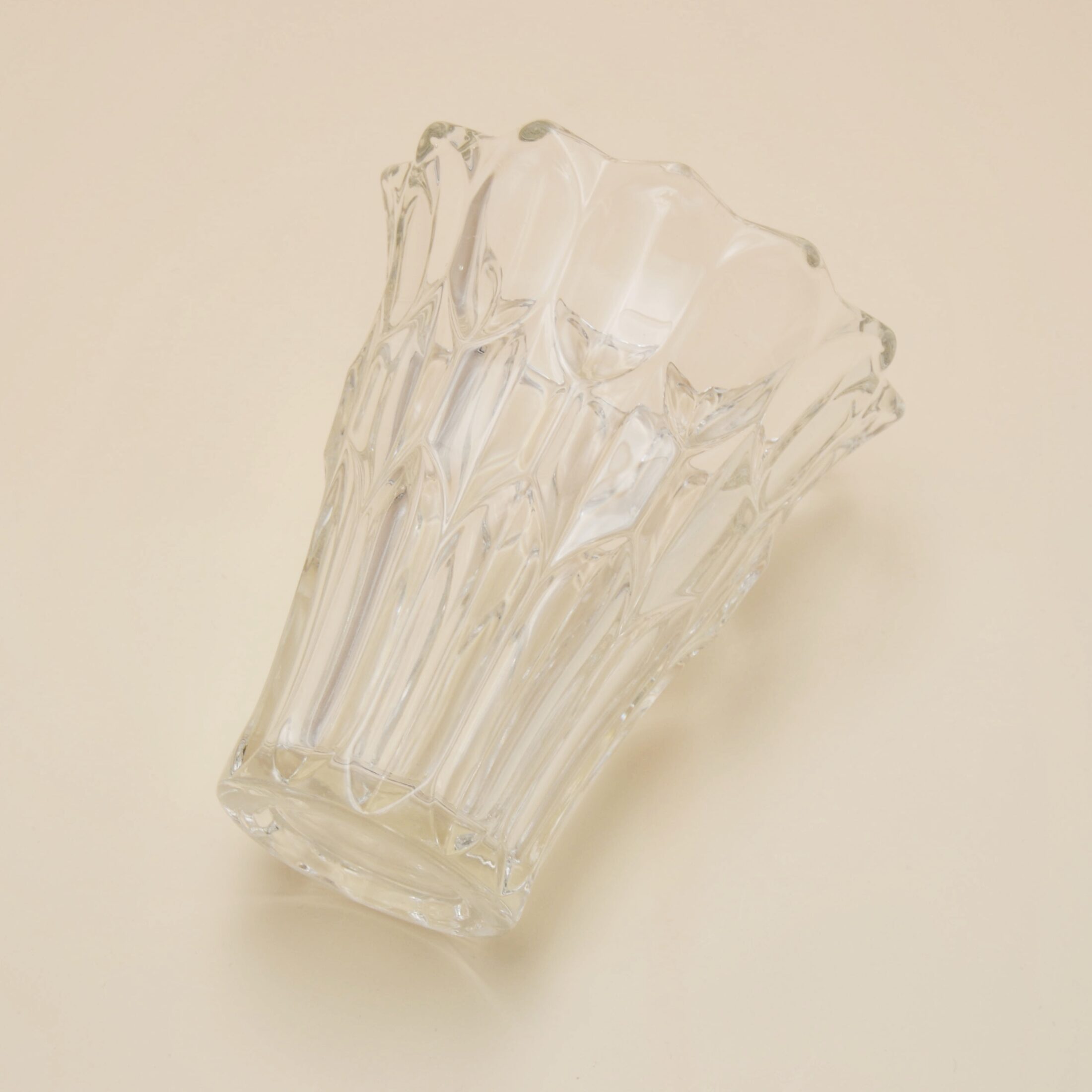 Le vase large taillé