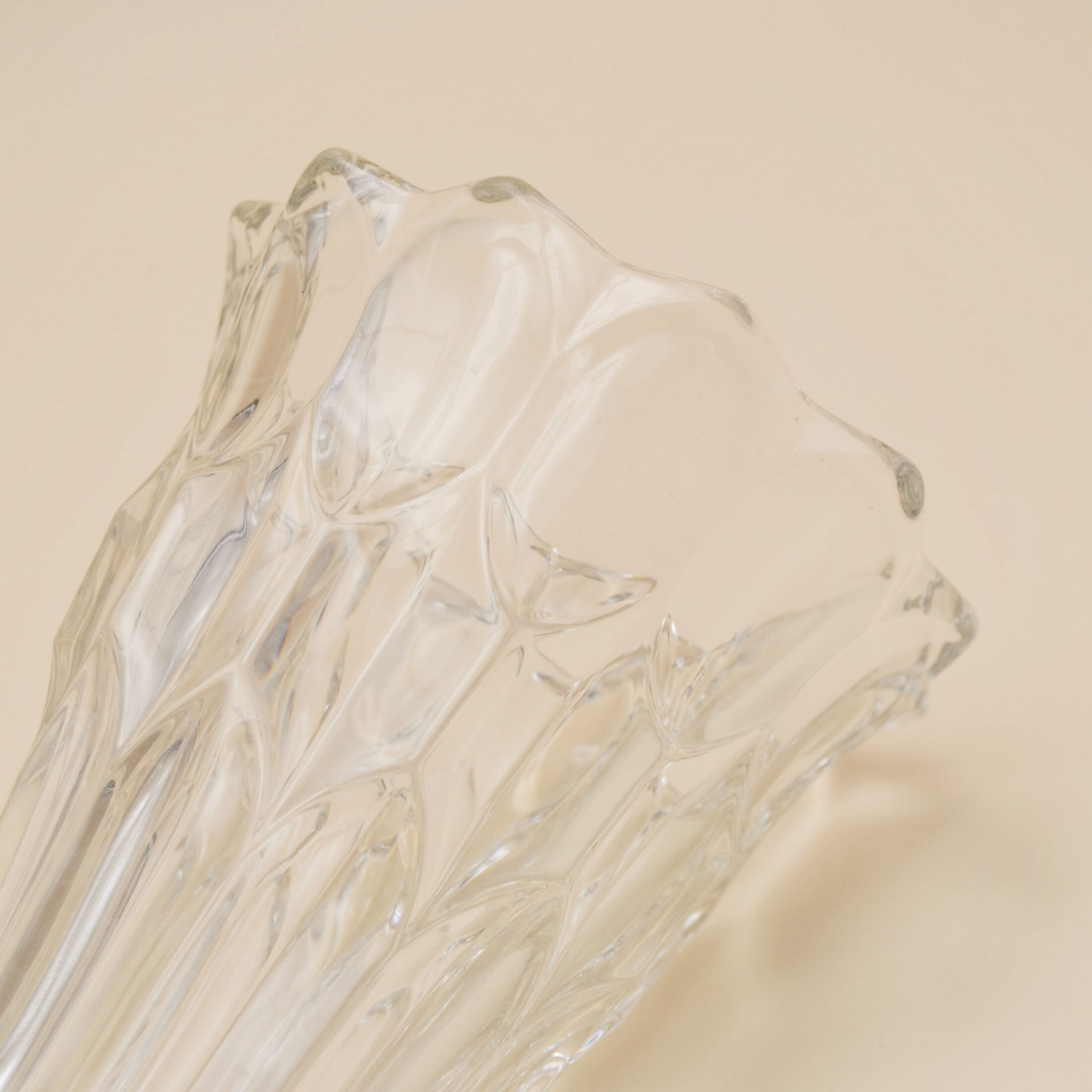 Le vase large taillé