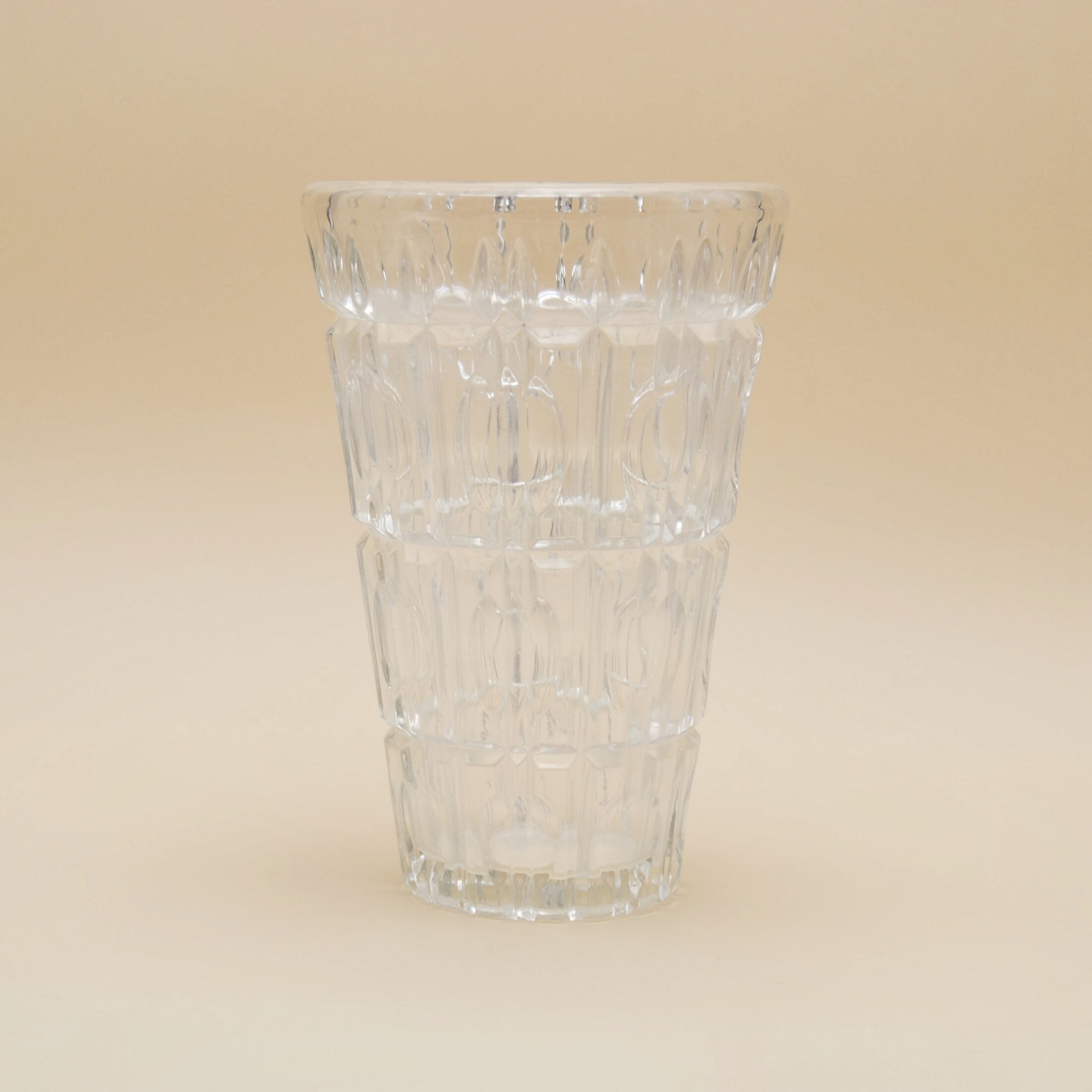 Le vase en cristal ciselé