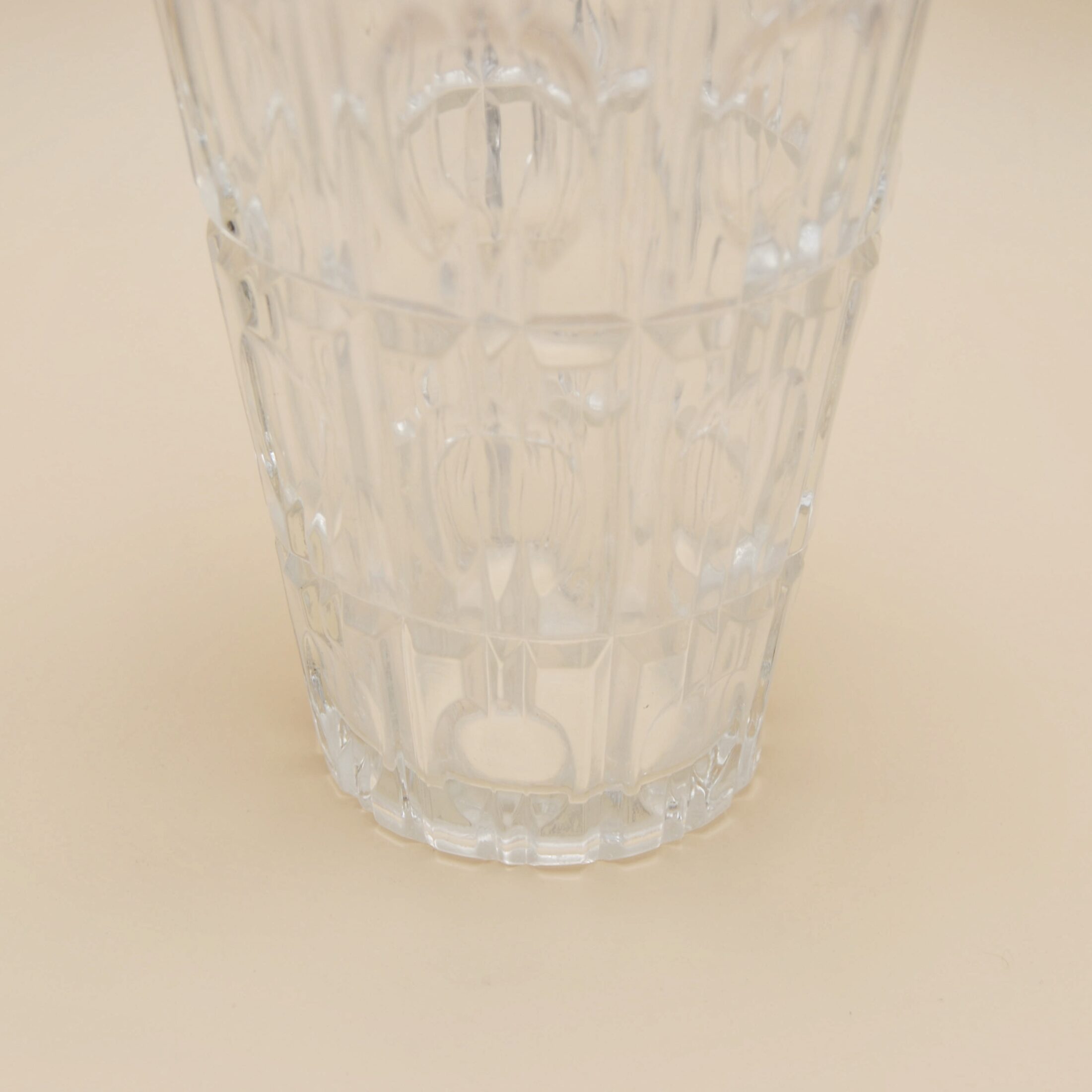 Le vase en cristal ciselé