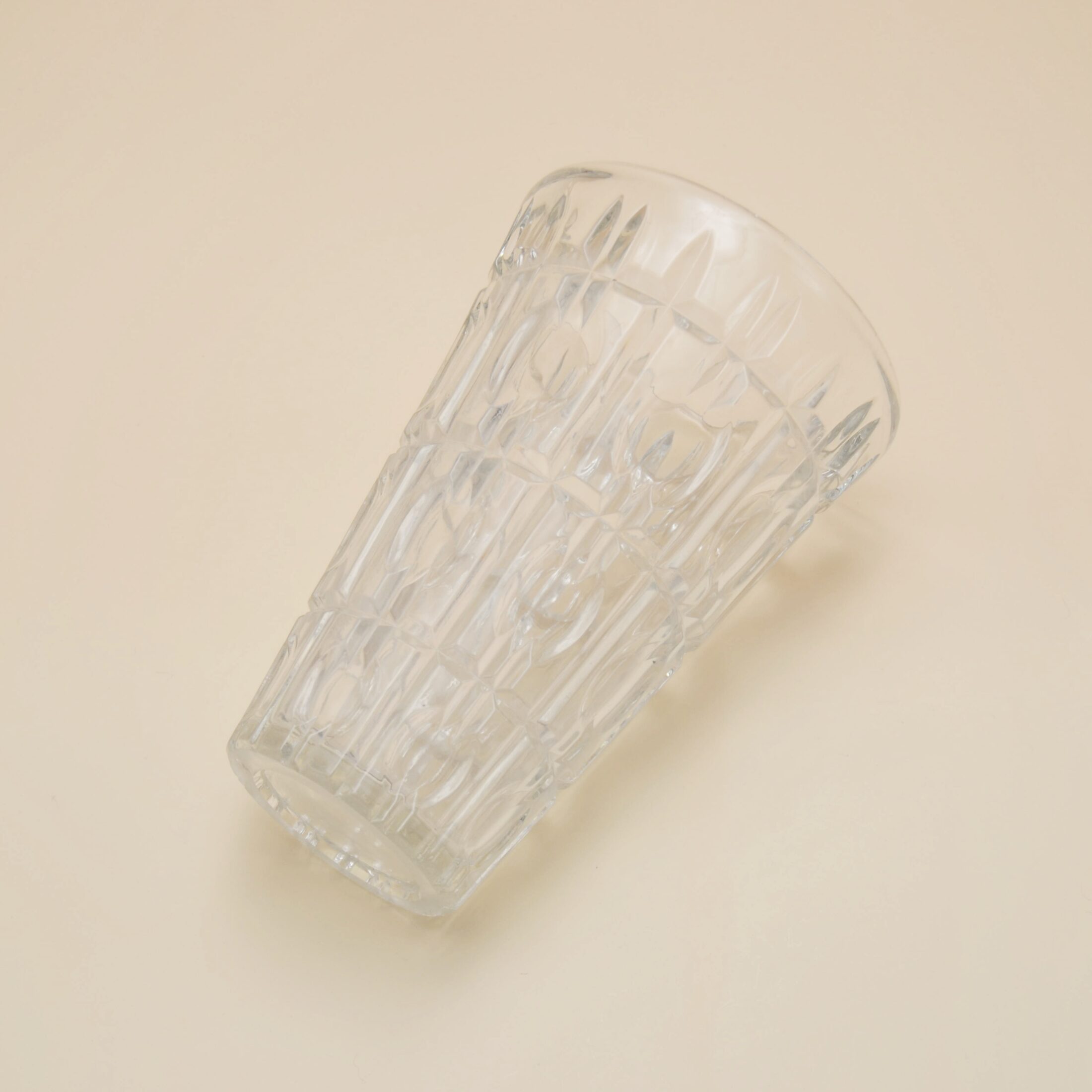 Le vase en cristal ciselé